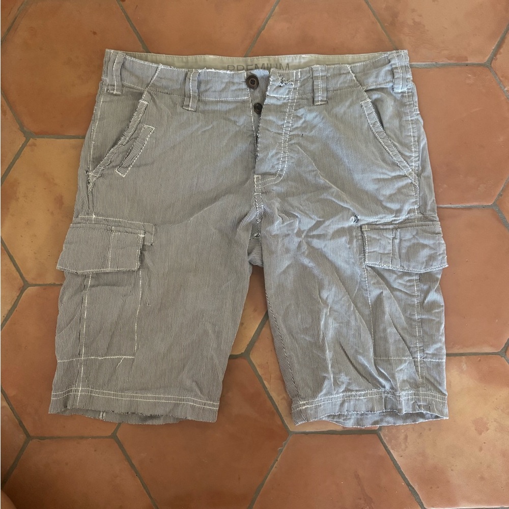 Jack & Jones | Cargo shorts in gray stripe | sz S